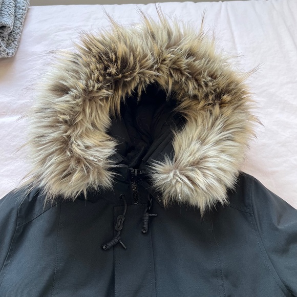 ARITZIA TNA Black Parka with Fur Trim - Picture 14 of 16